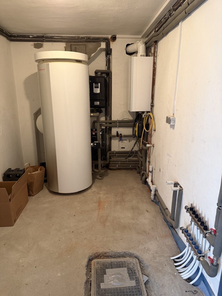 Installation einer Wärmepumpe durch Installateur John